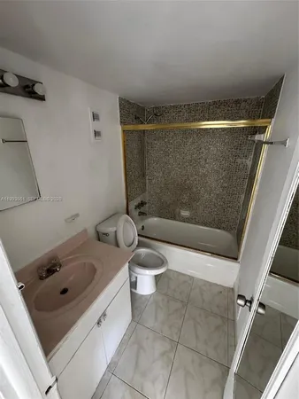 $1,800 | 5505 Northwest 7th Street, Unit W202, Miami, FL 33126