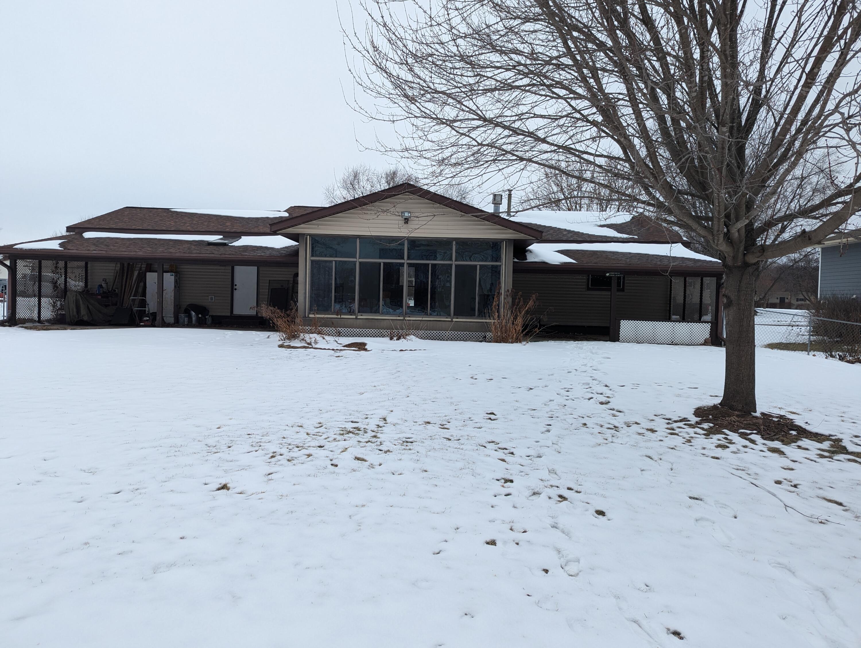 727 Margaret Street Sparta, WI 54656 - Photo 3 of 43 PXL_20260205_213443025