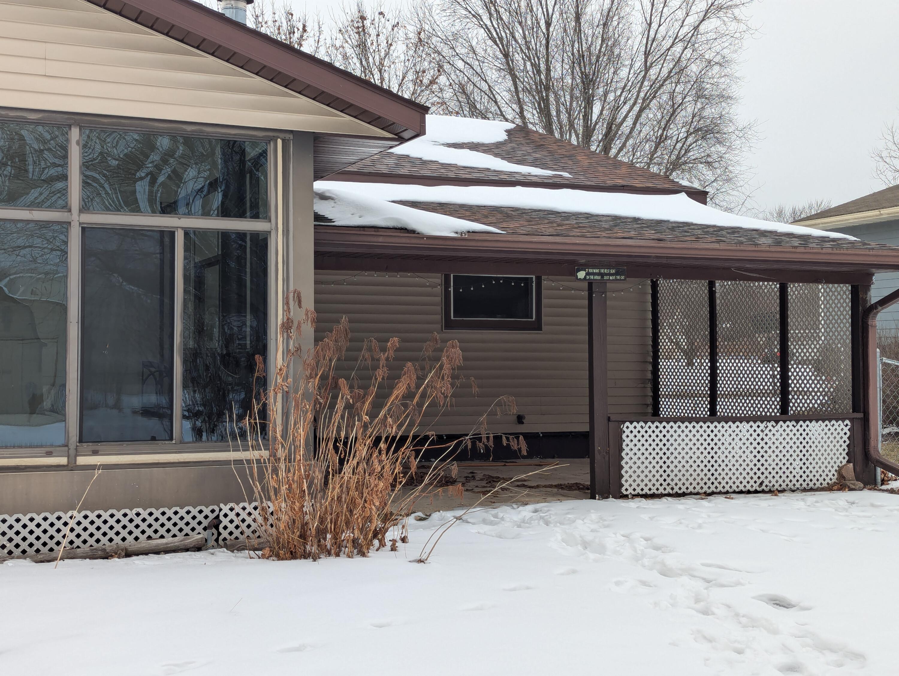 727 Margaret Street Sparta, WI 54656 - Photo 4 of 43 PXL_20260205_213509310