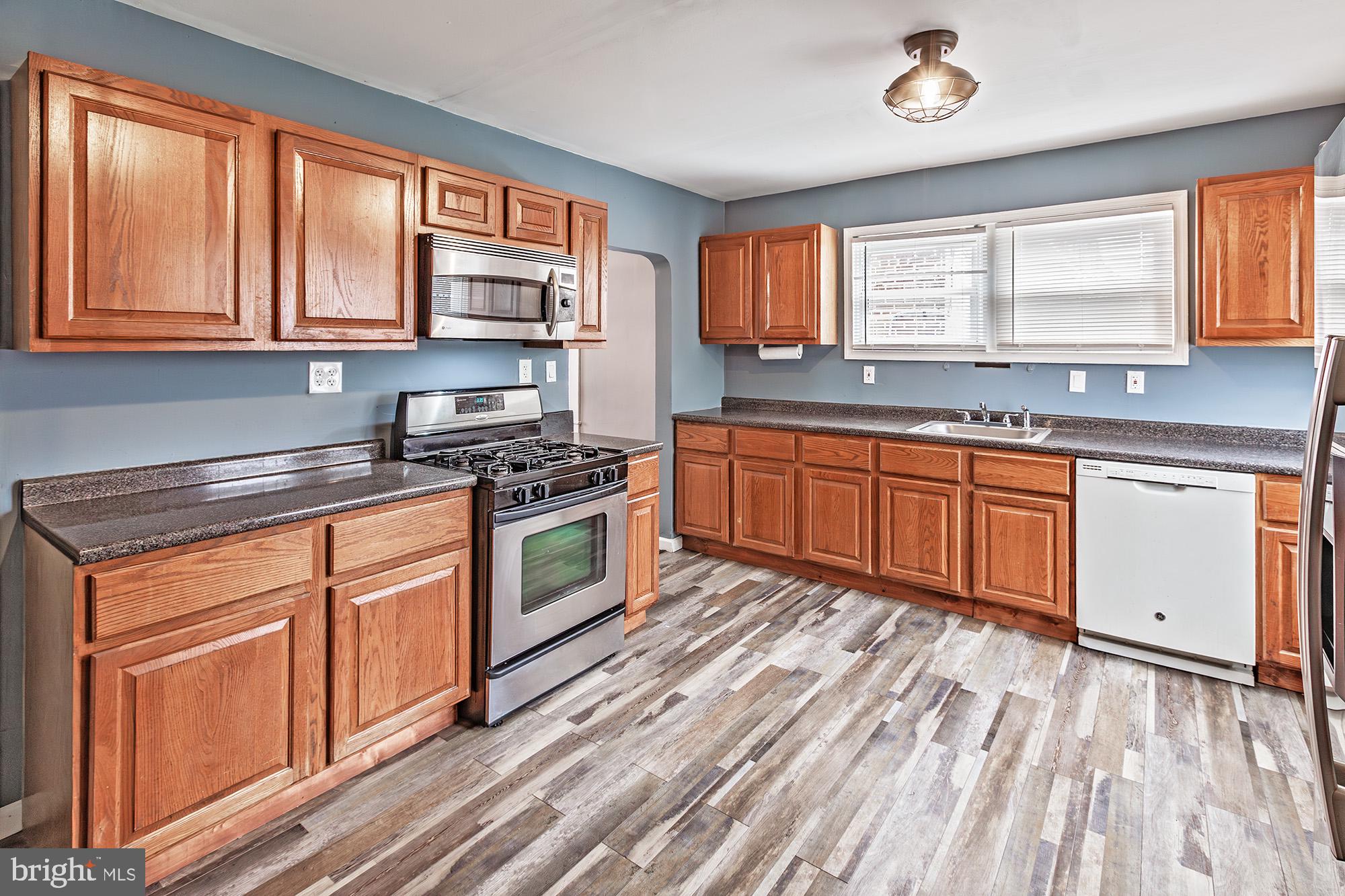 237 Ridge Road Claymont, DE 19703 - Photo 3 of 11