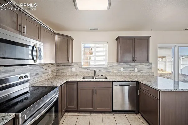 $379,900 | 3003 Mirror Circle, Pueblo, CO 81004