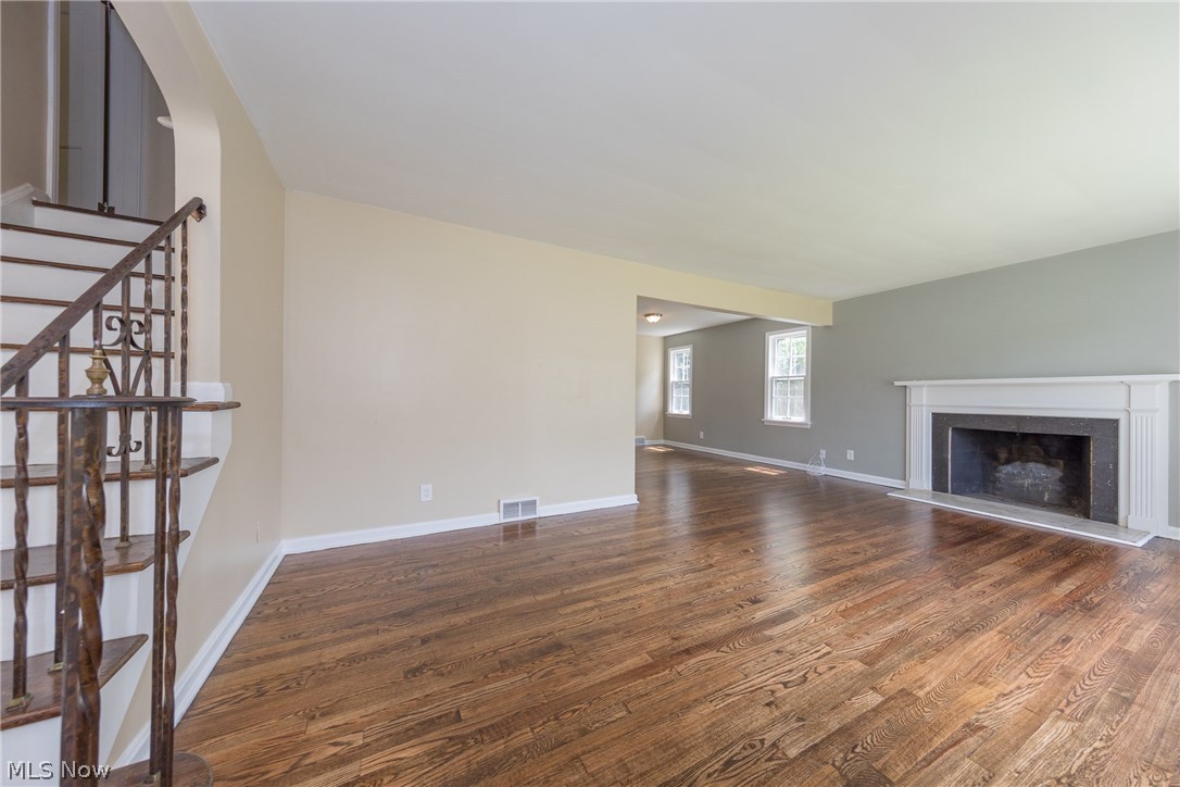 1131 Haselton Road Cleveland Heights, OH 44121 - Photo 2 of 31