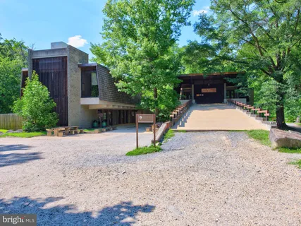 $850,000 | 9040 Weant Drive, Great Falls, VA 22066