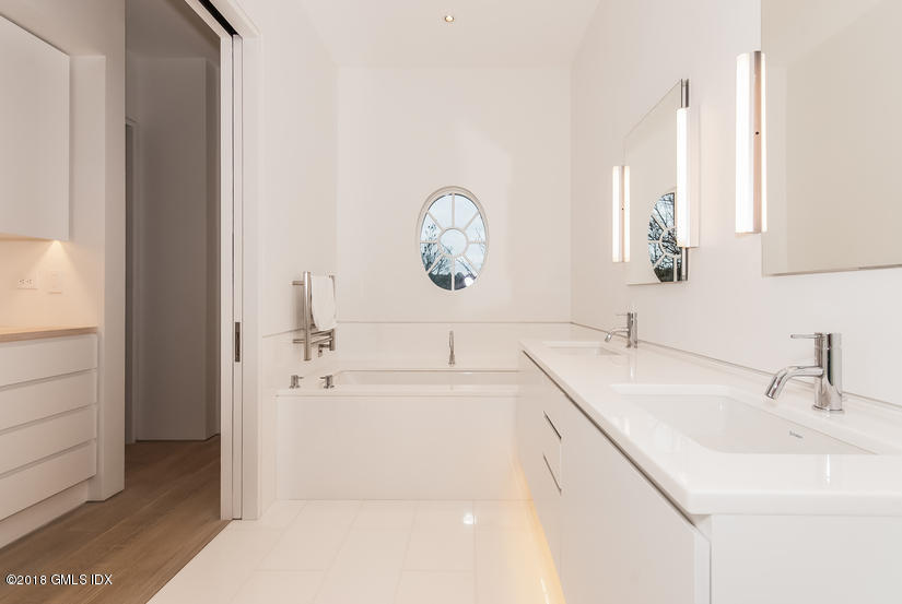 559 Steamboat Road, Unit A1 Greenwich, CT 06830 - Photo 11 of 17 11 master-bathroom-p496346