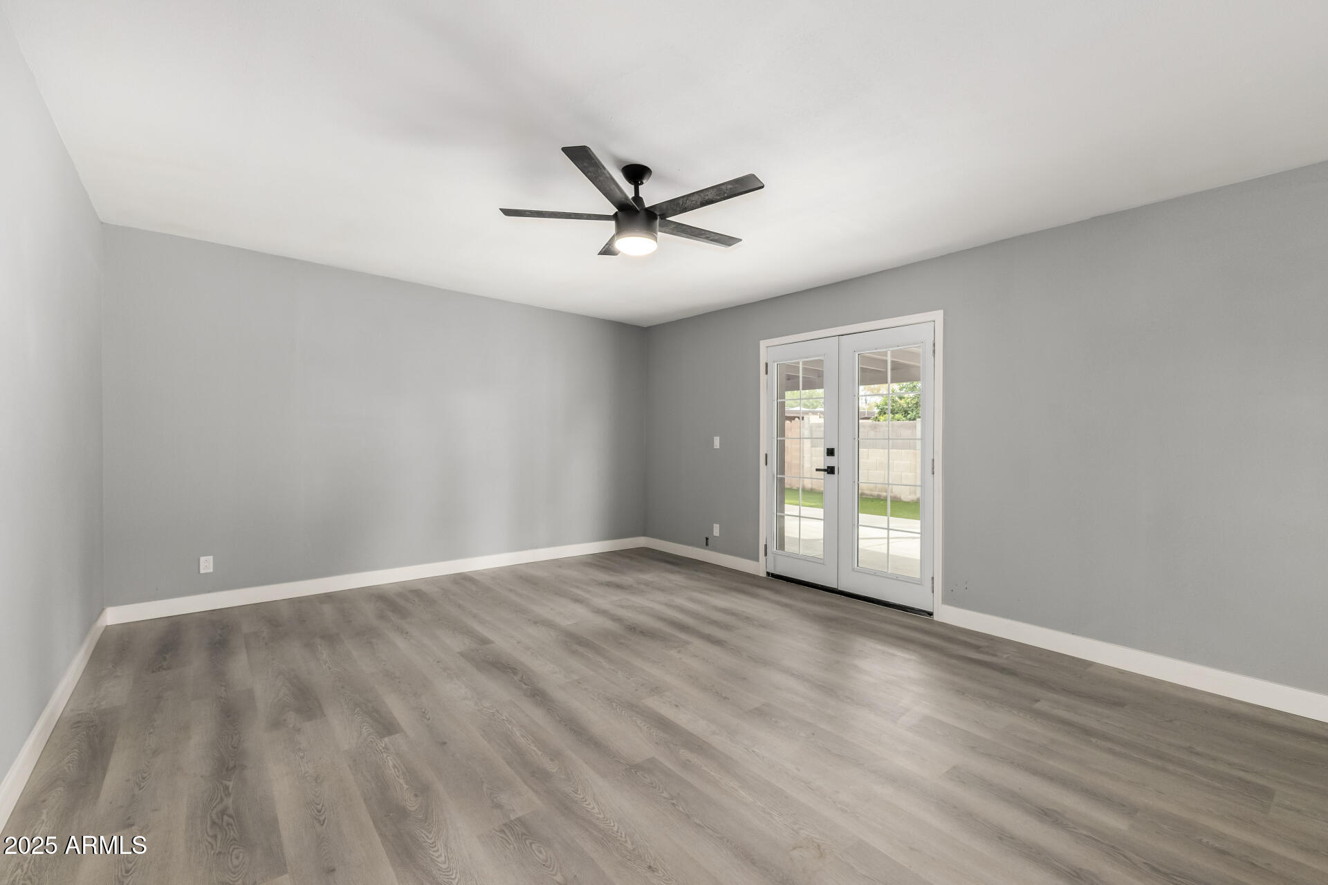3619 West Griswold Road Phoenix, AZ 85051 - Photo 6 of 36 a view of an empty room with a window