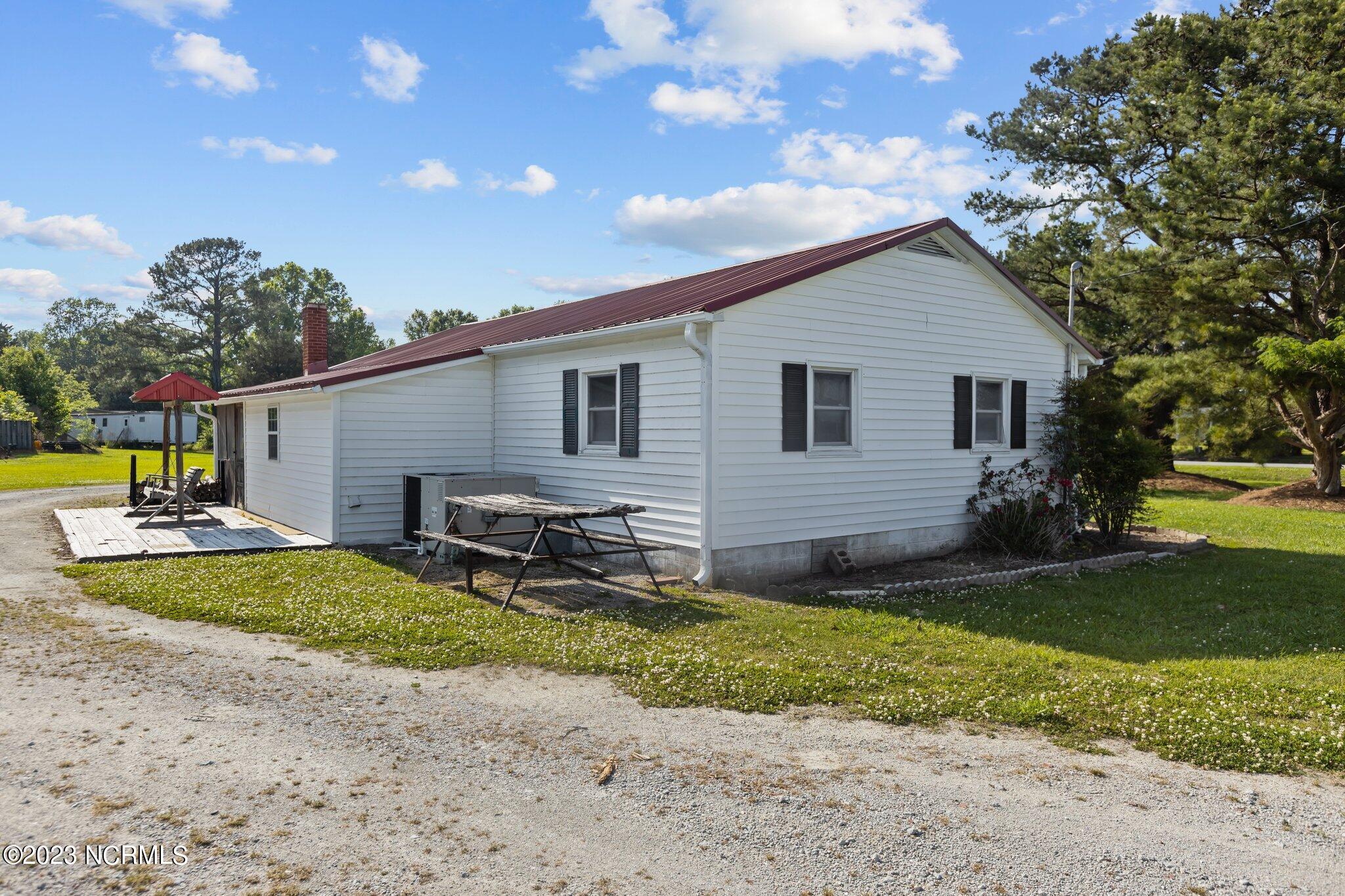 253 Hodges Road Chocowinity, NC 27817 - Photo 28 of 48 Side View