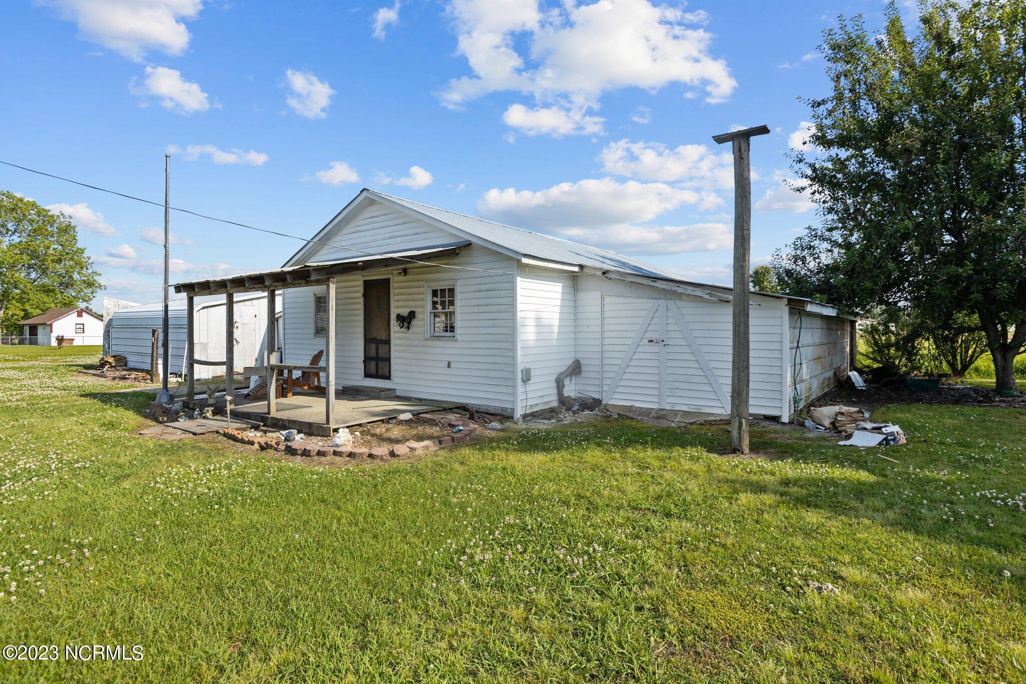 253 Hodges Road Chocowinity, NC 27817 - Photo 33 of 48 Outbuilding