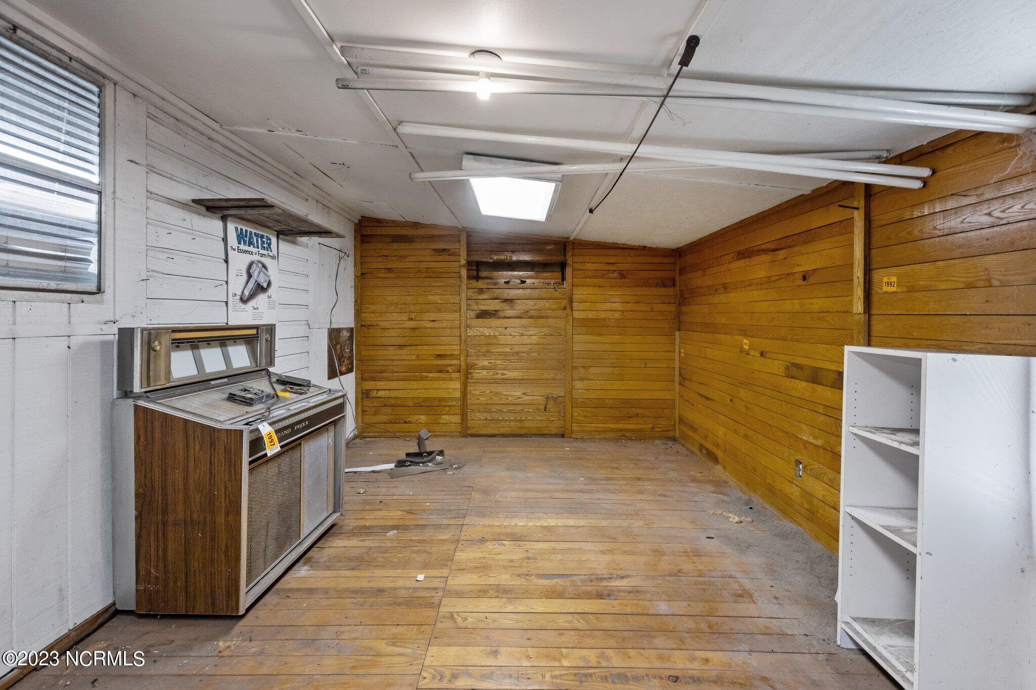 253 Hodges Road Chocowinity, NC 27817 - Photo 39 of 48 Outbuilding Interior View 6