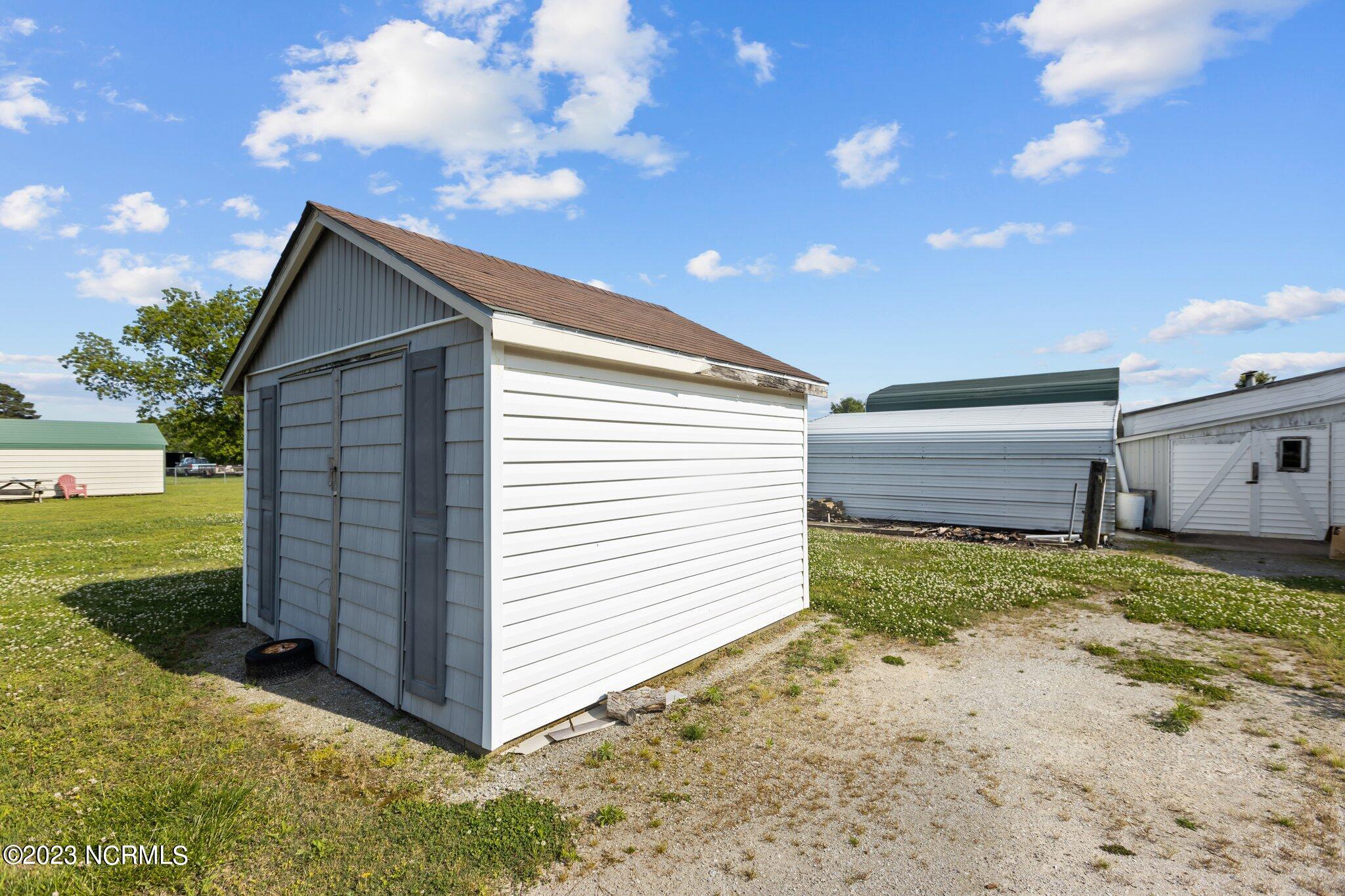 253 Hodges Road Chocowinity, NC 27817 - Photo 42 of 48 Shed