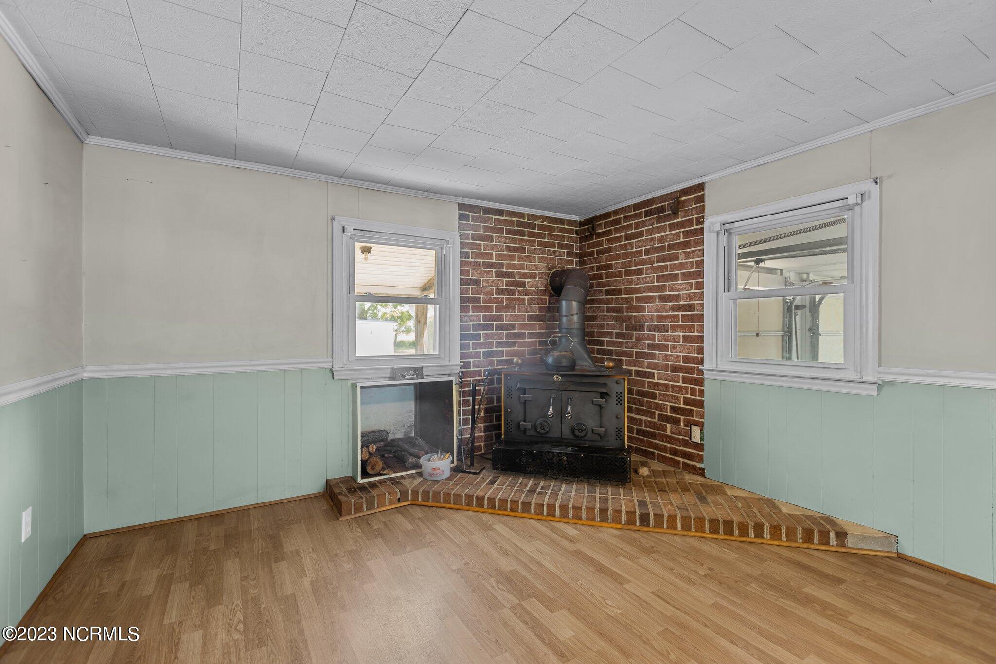 253 Hodges Road Chocowinity, NC 27817 - Photo 5 of 48 Living Room View 2