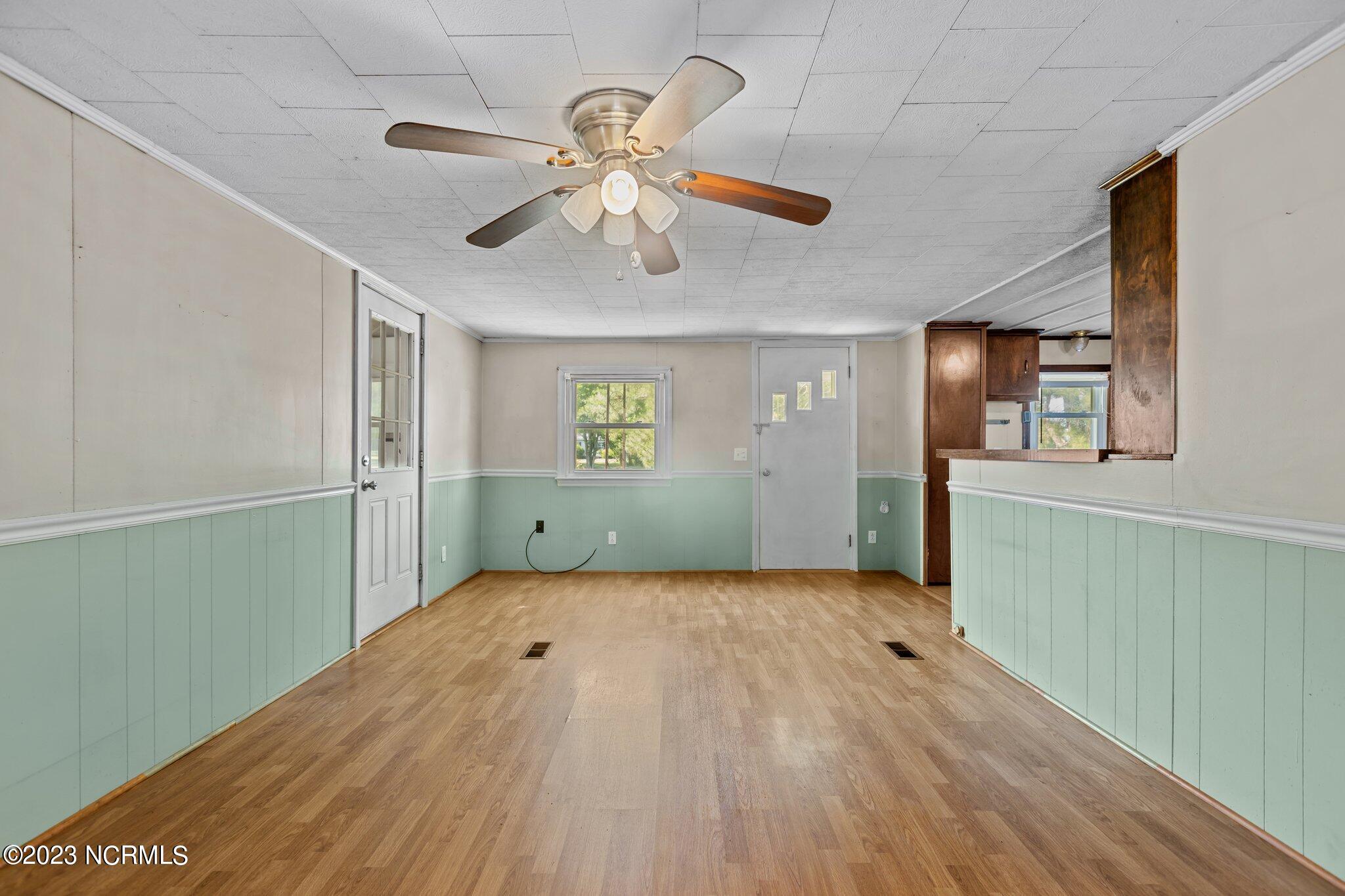 253 Hodges Road Chocowinity, NC 27817 - Photo 6 of 48 Living Room View 3