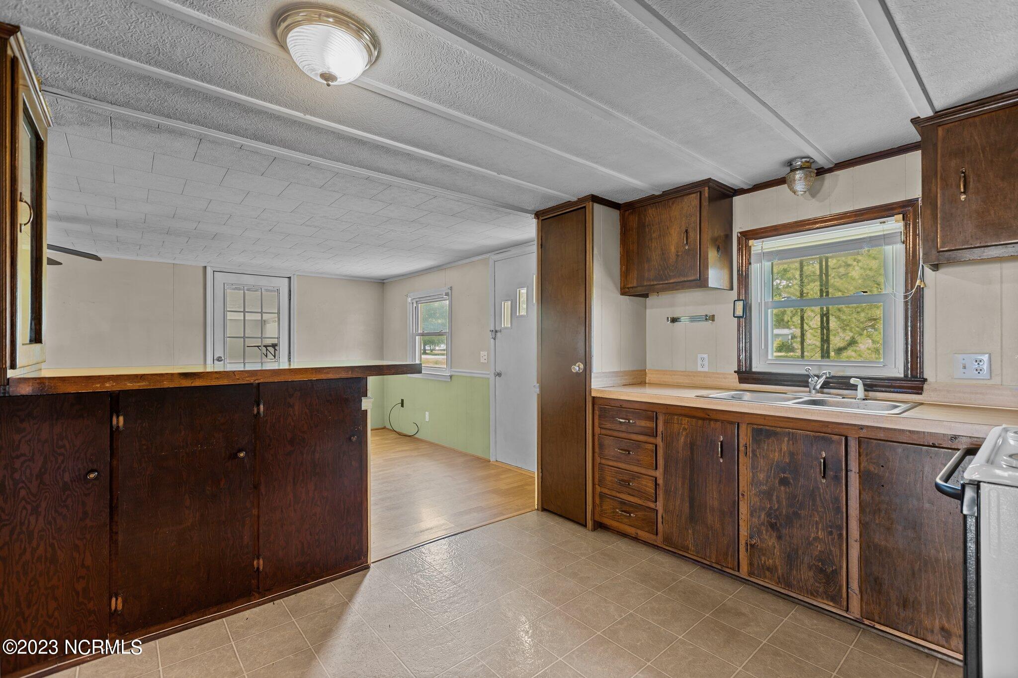253 Hodges Road Chocowinity, NC 27817 - Photo 8 of 48 Kitchen View 2