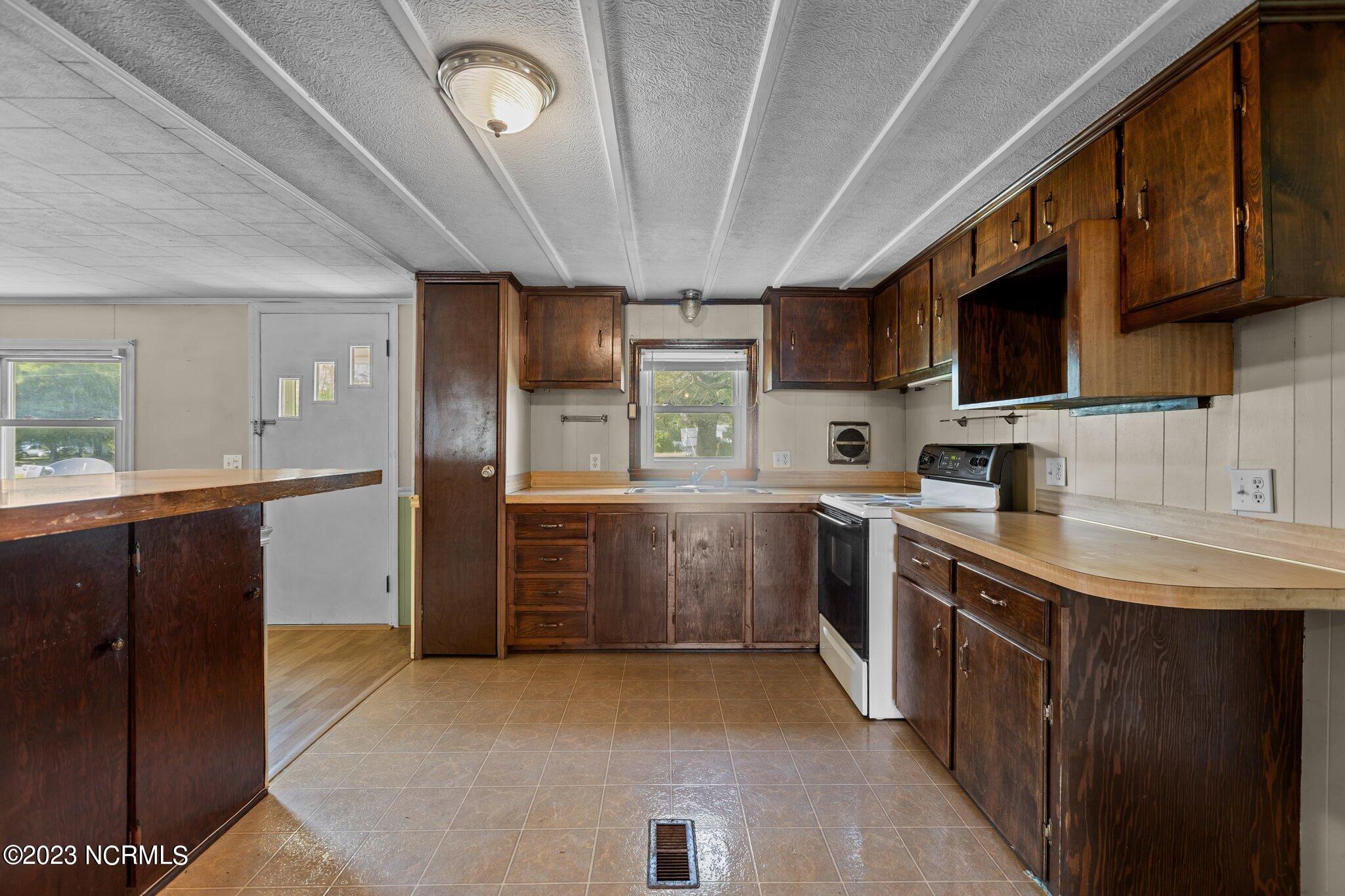 253 Hodges Road Chocowinity, NC 27817 - Photo 9 of 48 Kitchen View 3