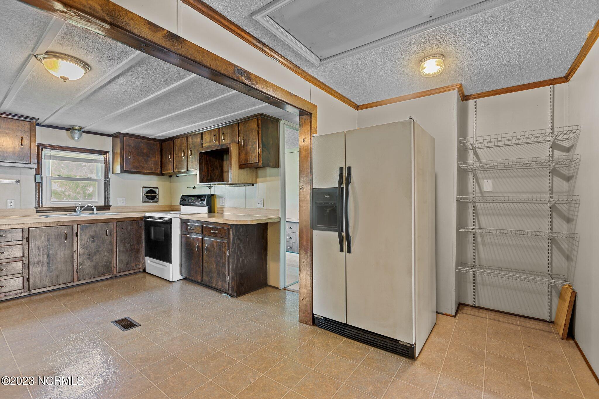 253 Hodges Road Chocowinity, NC 27817 - Photo 10 of 48 Kitchen View 4