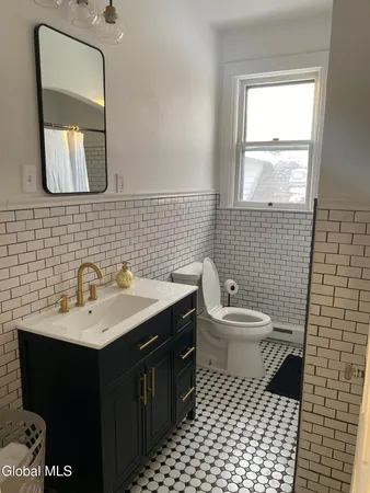 $4,950 | 77 White Street, Saratoga Springs, NY 12866