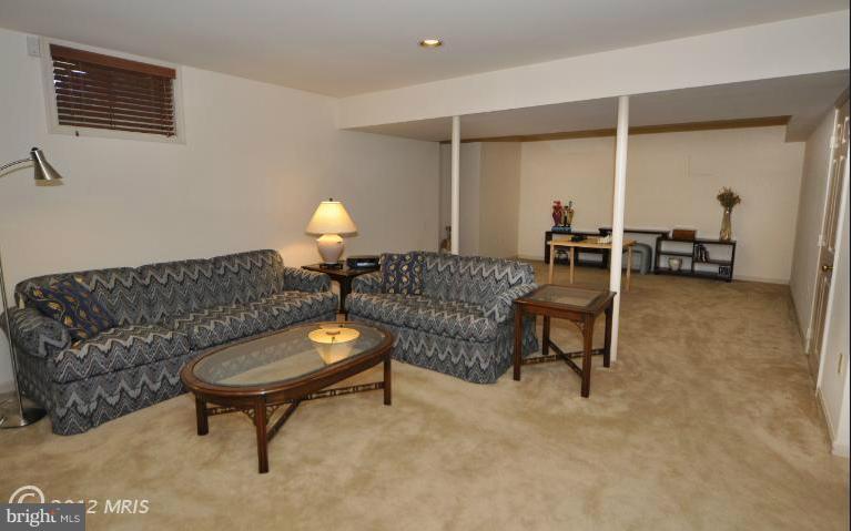 406 Ridge Road Southwest Vienna, VA 22180 - Photo 14 of 28 a living room with furniture and a lamp