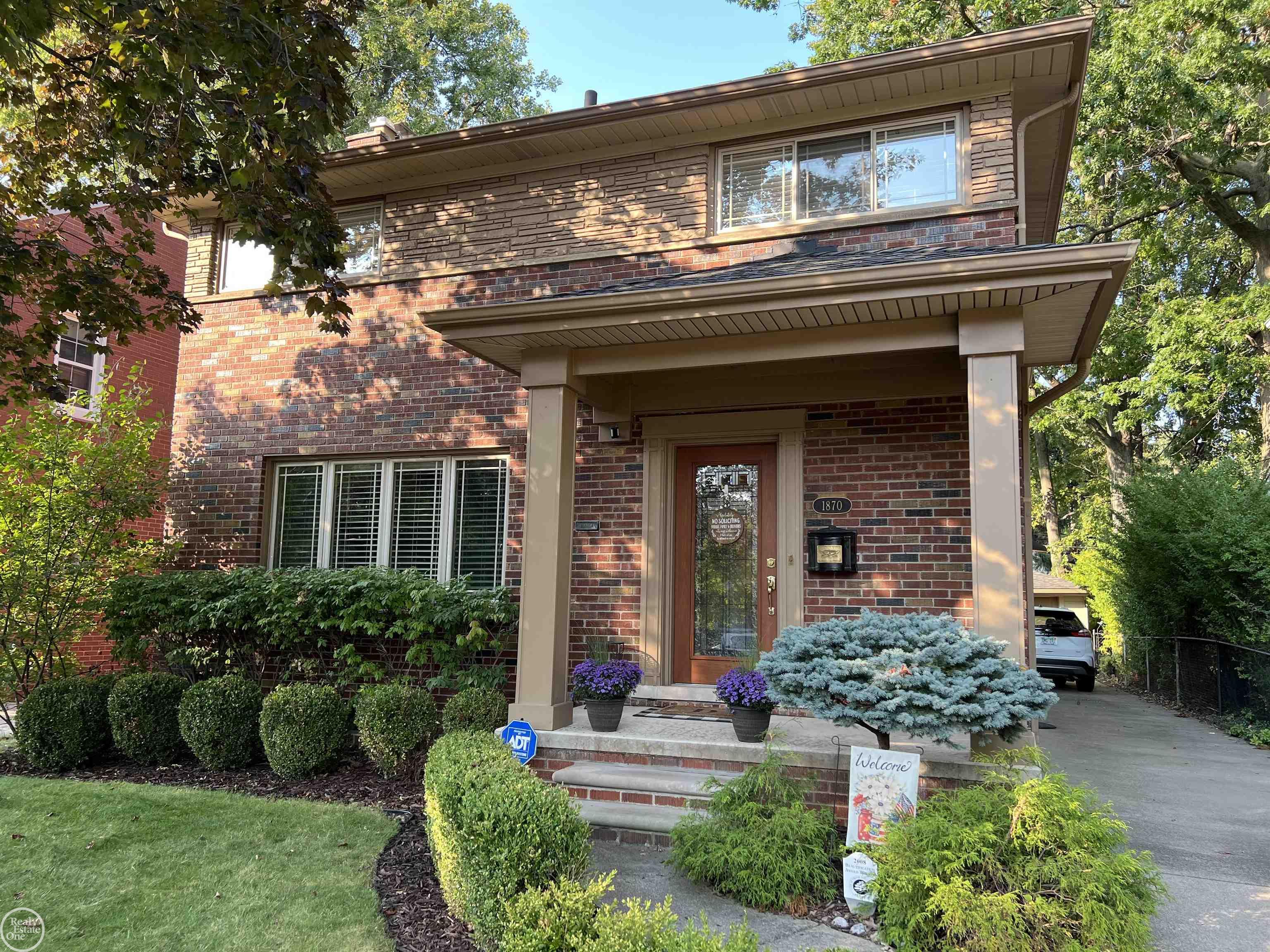 1870 Prestwick Road Grosse Pointe, MI 48236 - Photo 2 of 66 50155436-f9fb9092-070b-4d75-9771-27ffc980c621.JPG