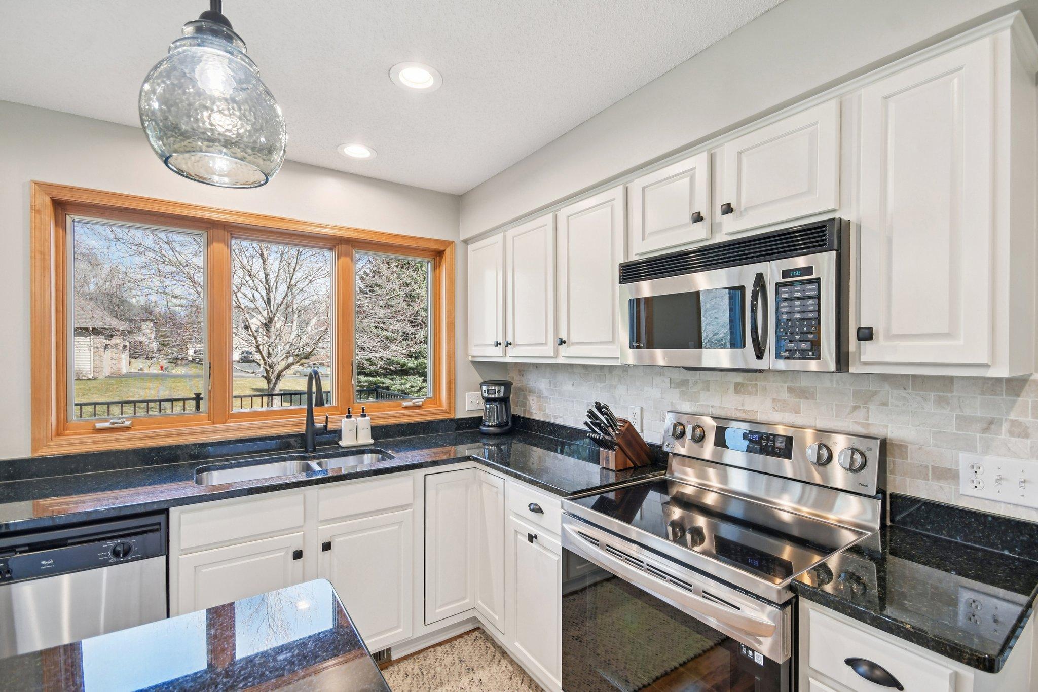 13714 Ashcroft Bay Savage, MN 55378 - Photo 7 of 40