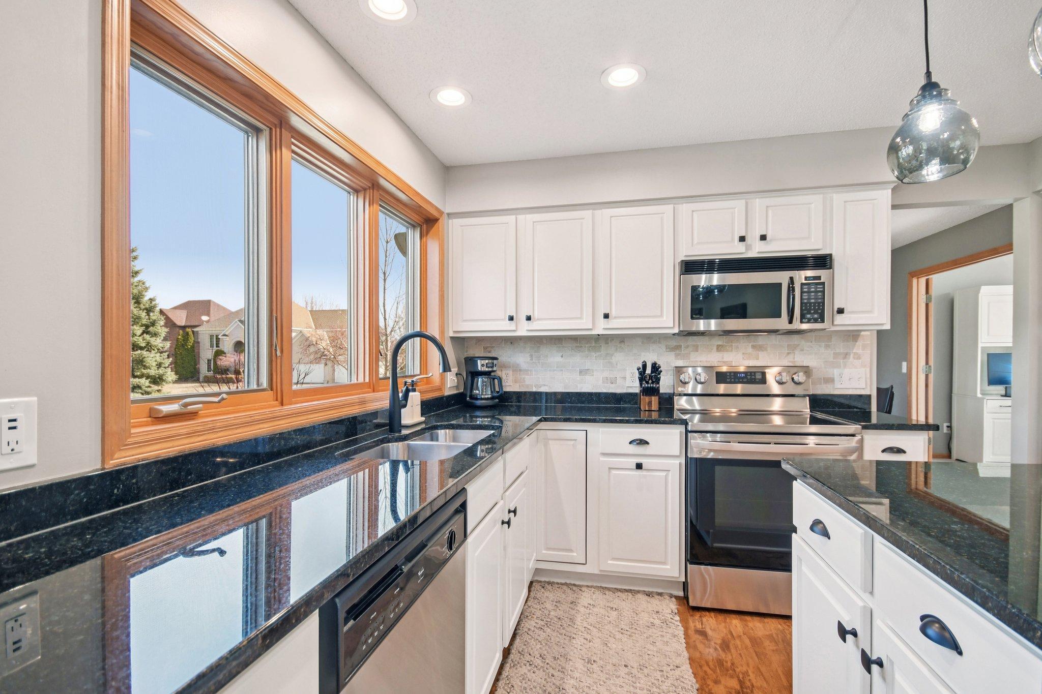 13714 Ashcroft Bay Savage, MN 55378 - Photo 8 of 40