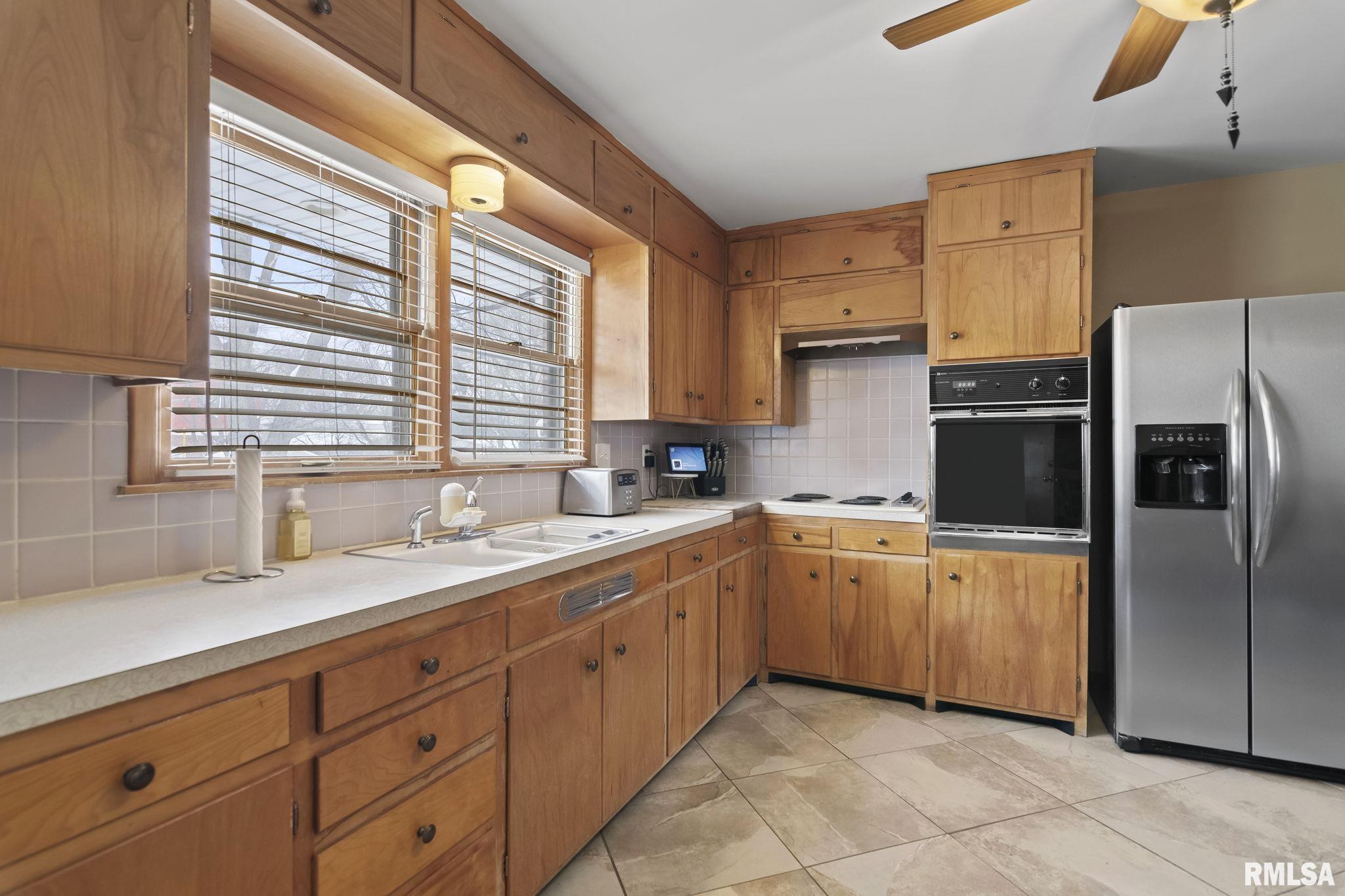 929 Westview Drive Springfield, IL 62704 - Photo 11 of 39 Gallery Image 11