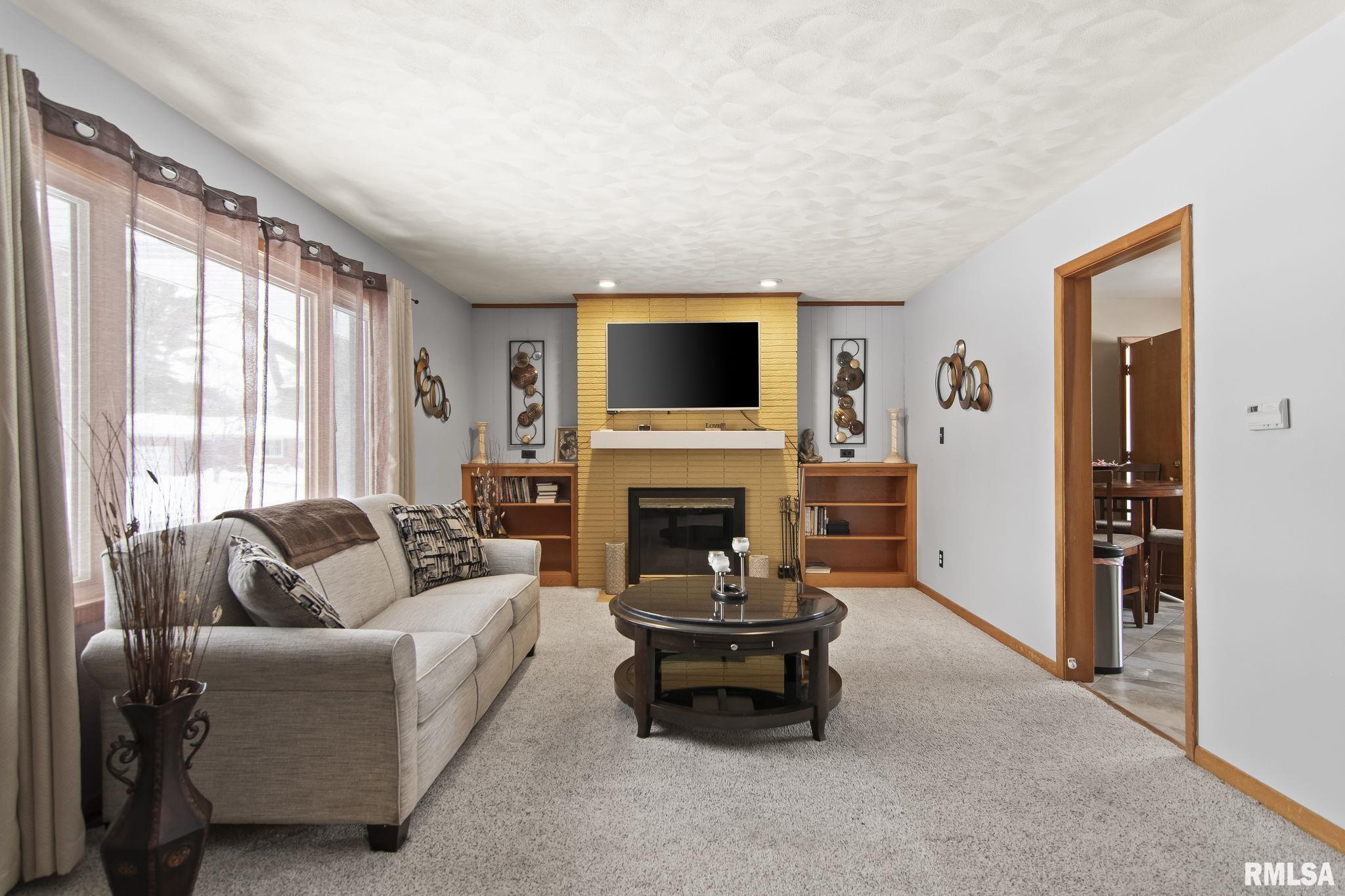 929 Westview Drive Springfield, IL 62704 - Photo 4 of 39 Gallery Image 4