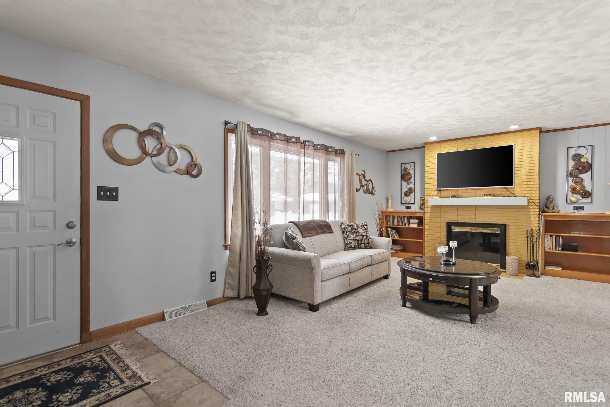 929 Westview Drive Springfield, IL 62704 - Photo 5 of 39 Gallery Image 5