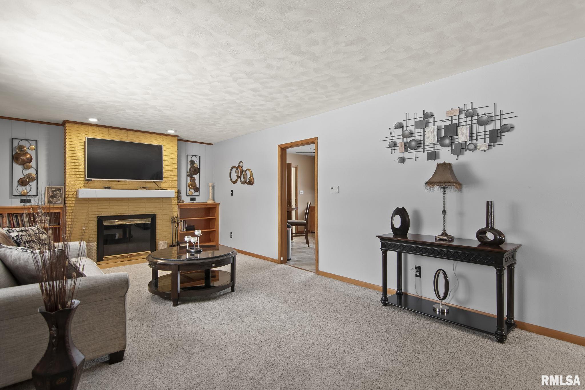 929 Westview Drive Springfield, IL 62704 - Photo 7 of 39 Gallery Image 7
