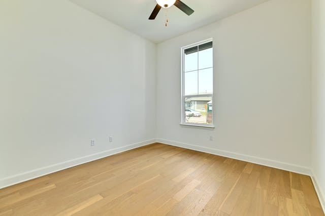 19005 Fernando Trail Austin, TX 78738 - Photo 14 of 26 Guest bedroom with a private full bath
