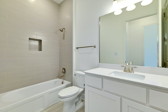 19005 Fernando Trail Austin, TX 78738 - Photo 17 of 26 Third full bath downstairs with vanity and shower / bathtub combination