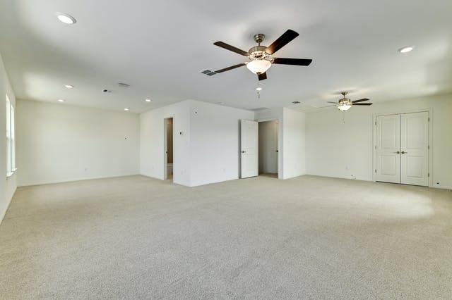 19005 Fernando Trail Austin, TX 78738 - Photo 20 of 26 Huge bedroom upstairs with closet and full bath, a dividable flex room