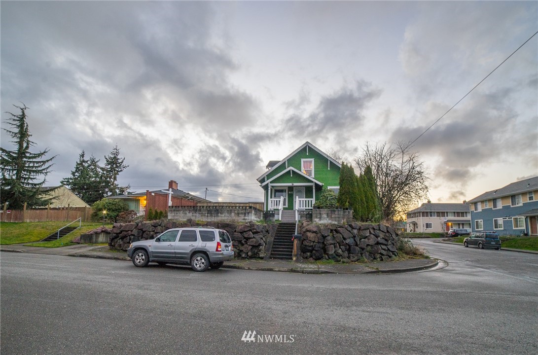 902 Maple Street Everett, WA 98201 - Photo 1 of 25 Gallery Image 1