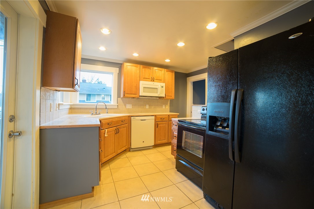902 Maple Street Everett, WA 98201 - Photo 12 of 25 Gallery Image 12