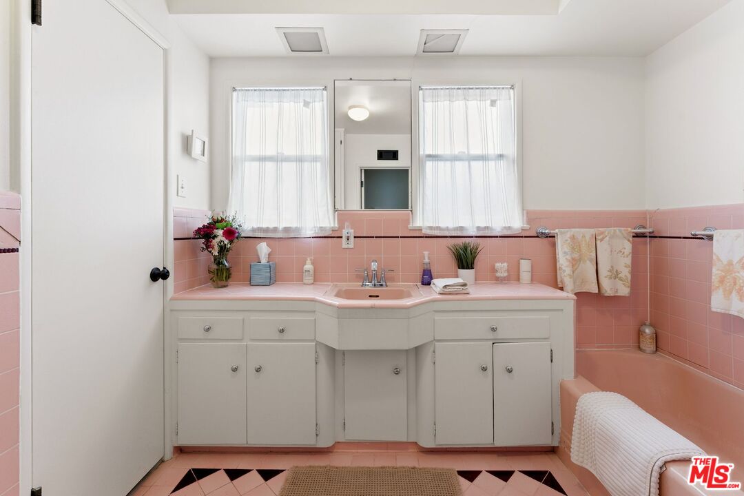 1903 Preuss Road Los Angeles, CA 90034 - Photo 21 of 44 Gallery Image 21