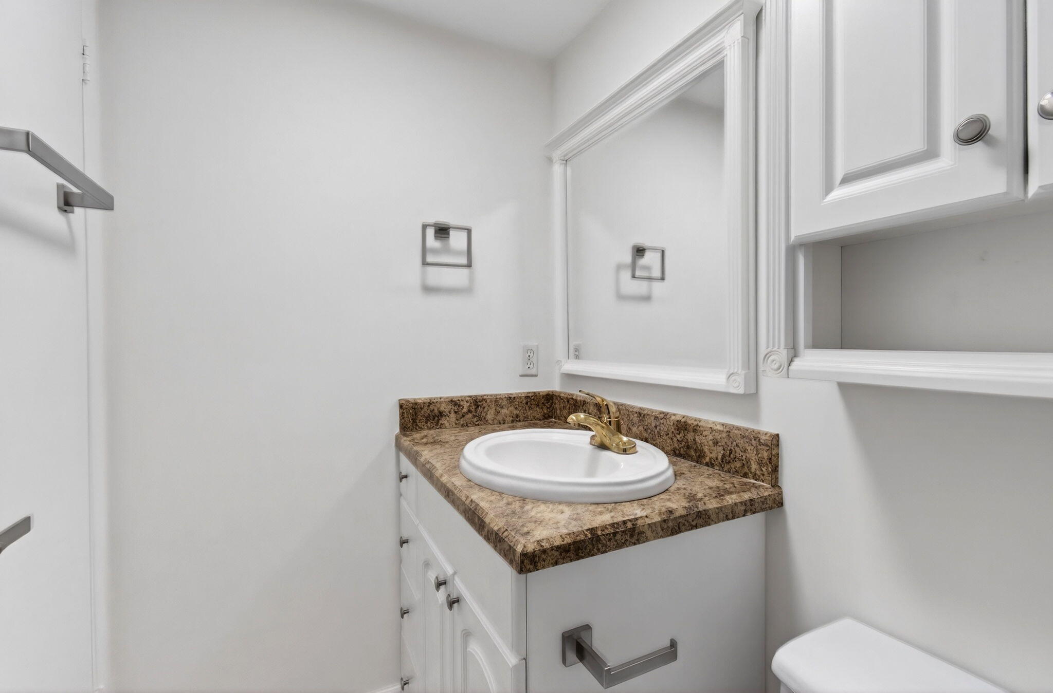 374 Brighton I, Unit 374 Boca Raton, FL 33434 - Photo 25 of 83 Half Bathroom