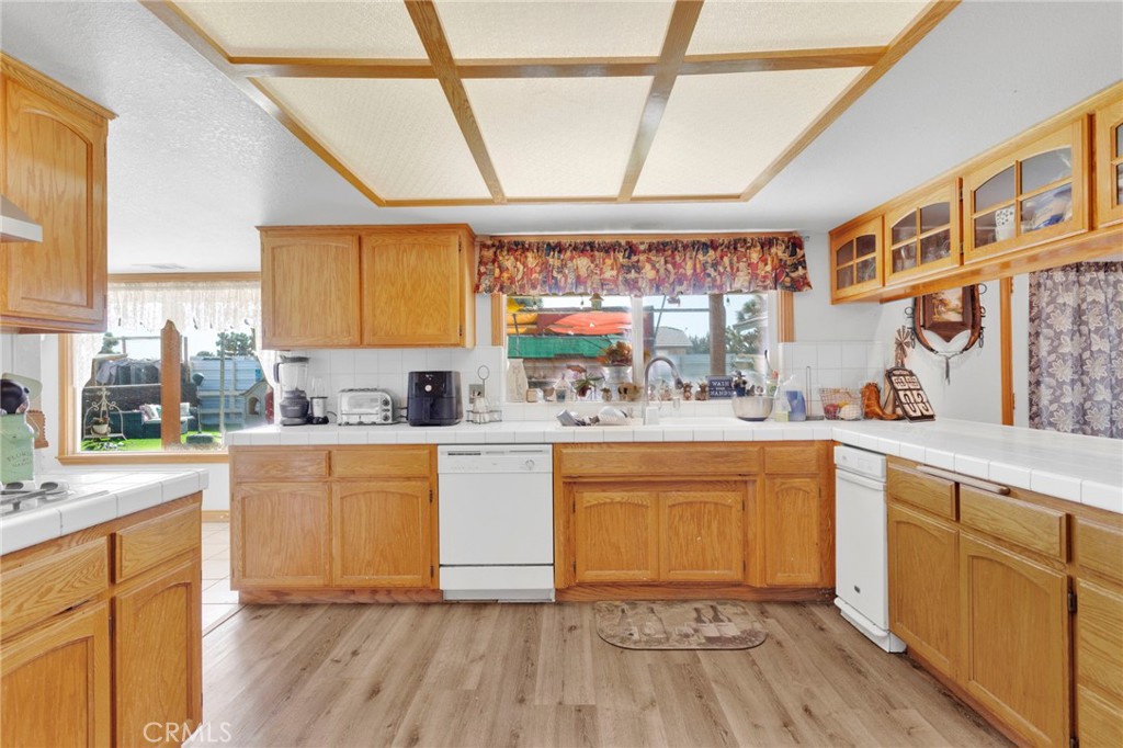 10276 Aster Road Oak Hills, CA 92344 - Photo 16 of 65