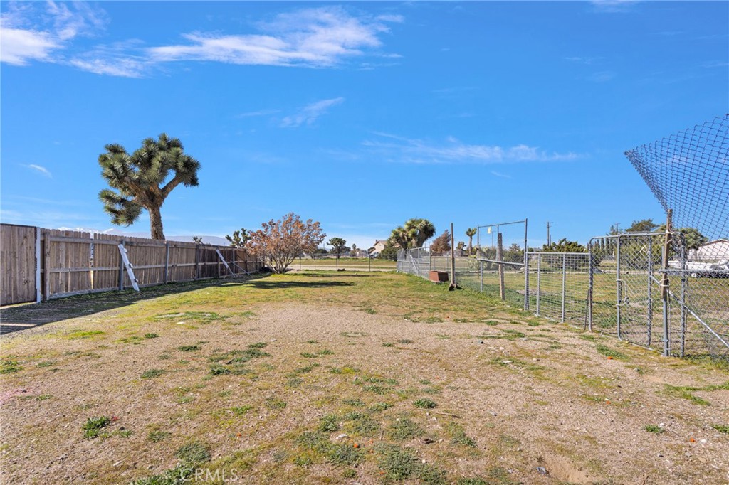 10276 Aster Road Oak Hills, CA 92344 - Photo 50 of 65