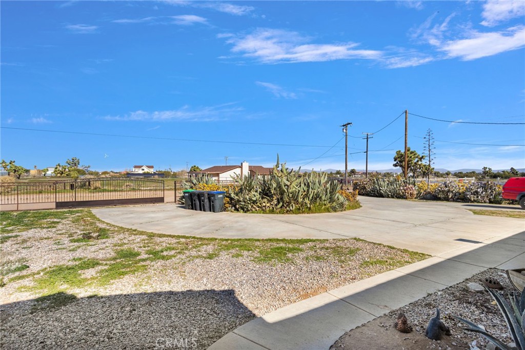 10276 Aster Road Oak Hills, CA 92344 - Photo 5 of 65