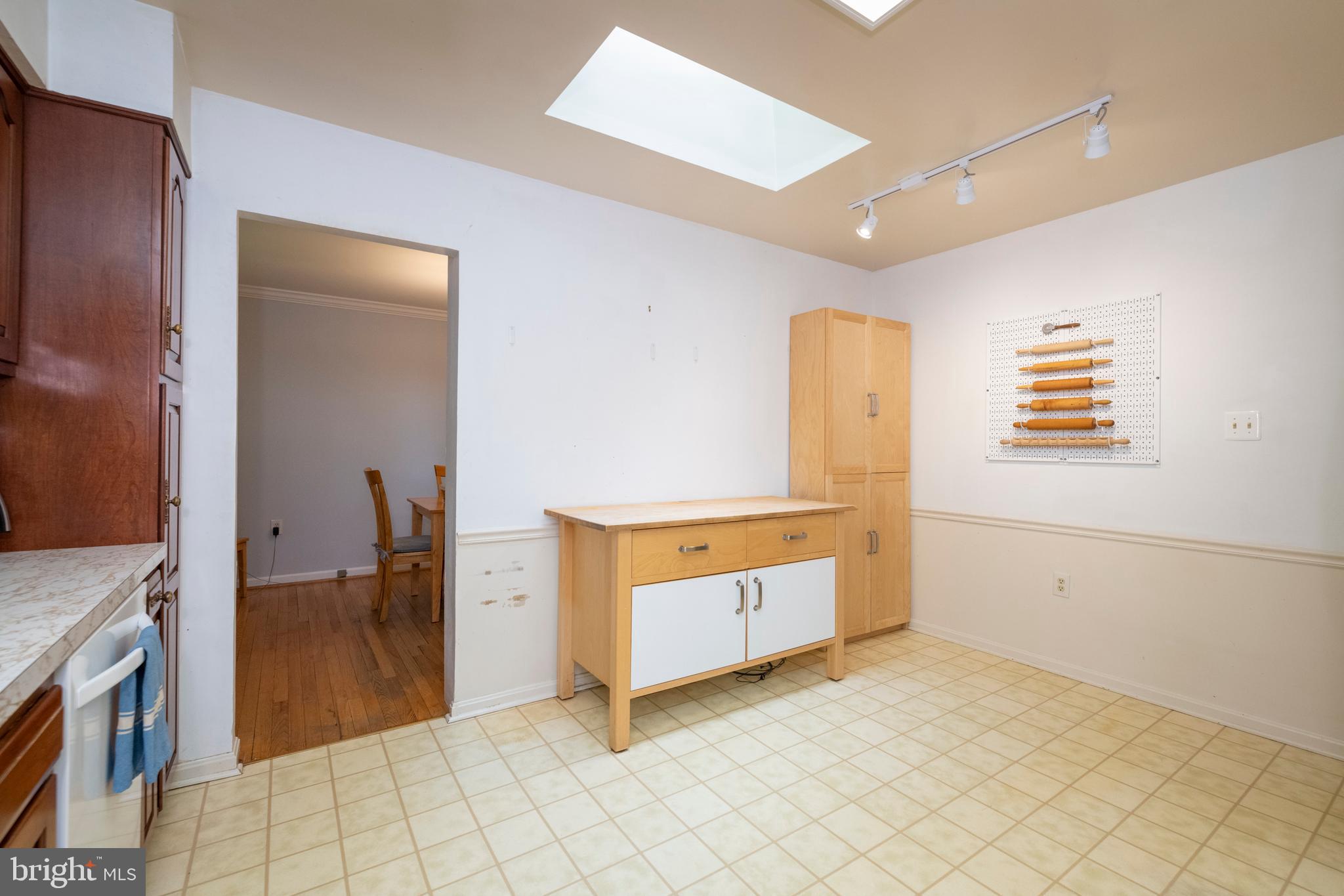 12262 Etchison Road Ellicott City, MD 21042 - Photo 11 of 47 Room for a table in the kitchen