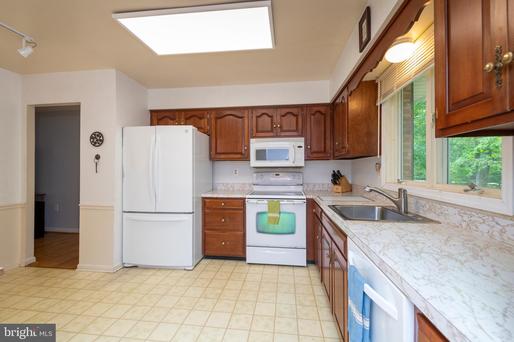 12262 Etchison Road Ellicott City, MD 21042 - Photo 9 of 47 Kitchen