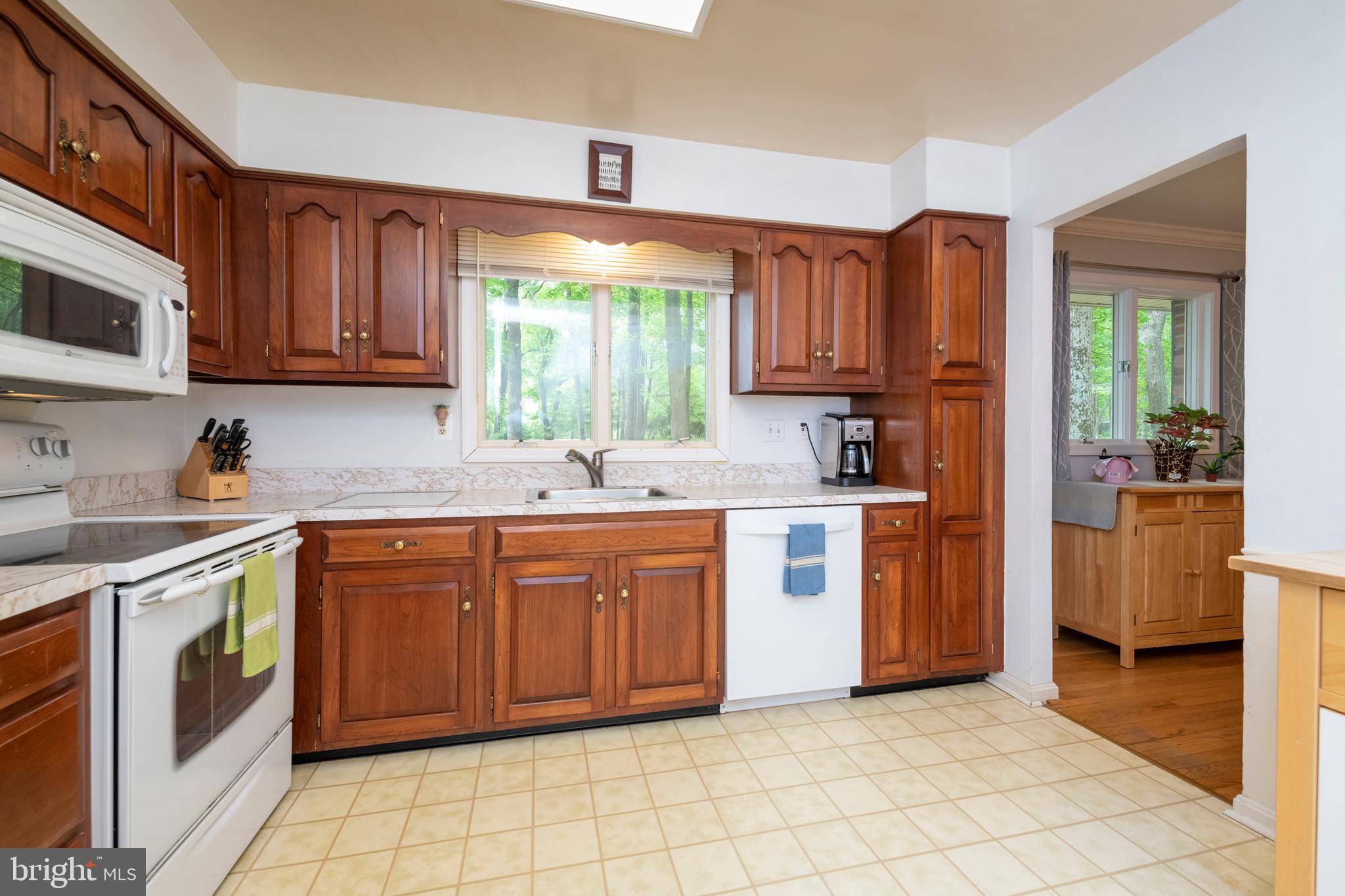12262 Etchison Road Ellicott City, MD 21042 - Photo 10 of 47 Kitchen