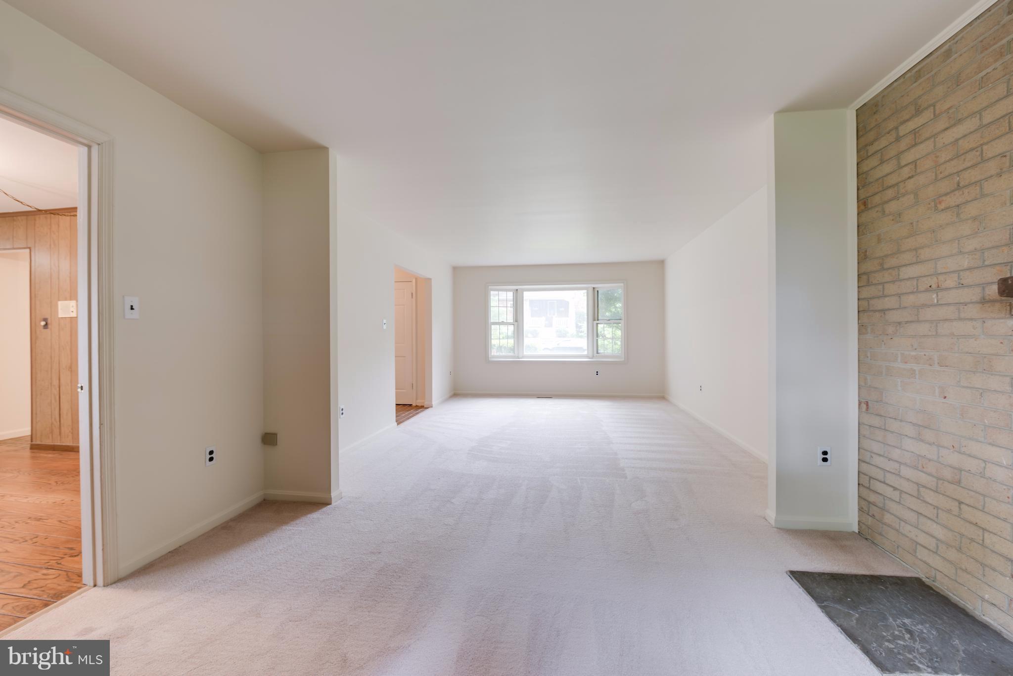 314 Ayito Road Southeast Vienna, VA 22180 - Photo 10 of 12 an empty room with windows