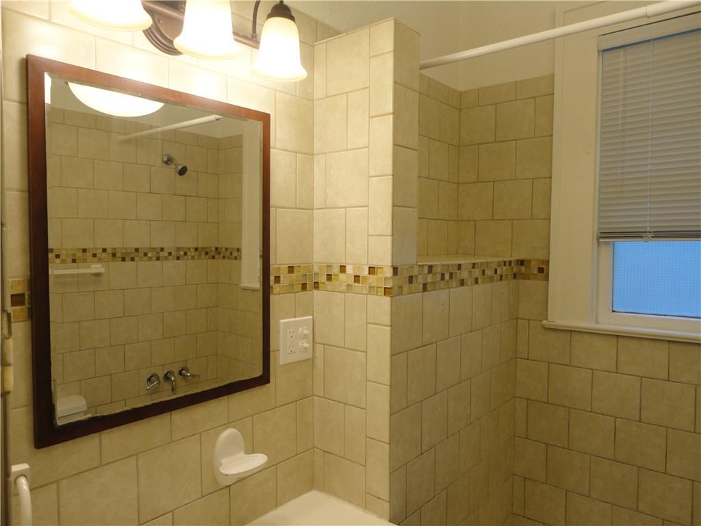 200 East 33rd Street Austin, TX 78705 - Photo 19 of 27 a bathroom with a shower