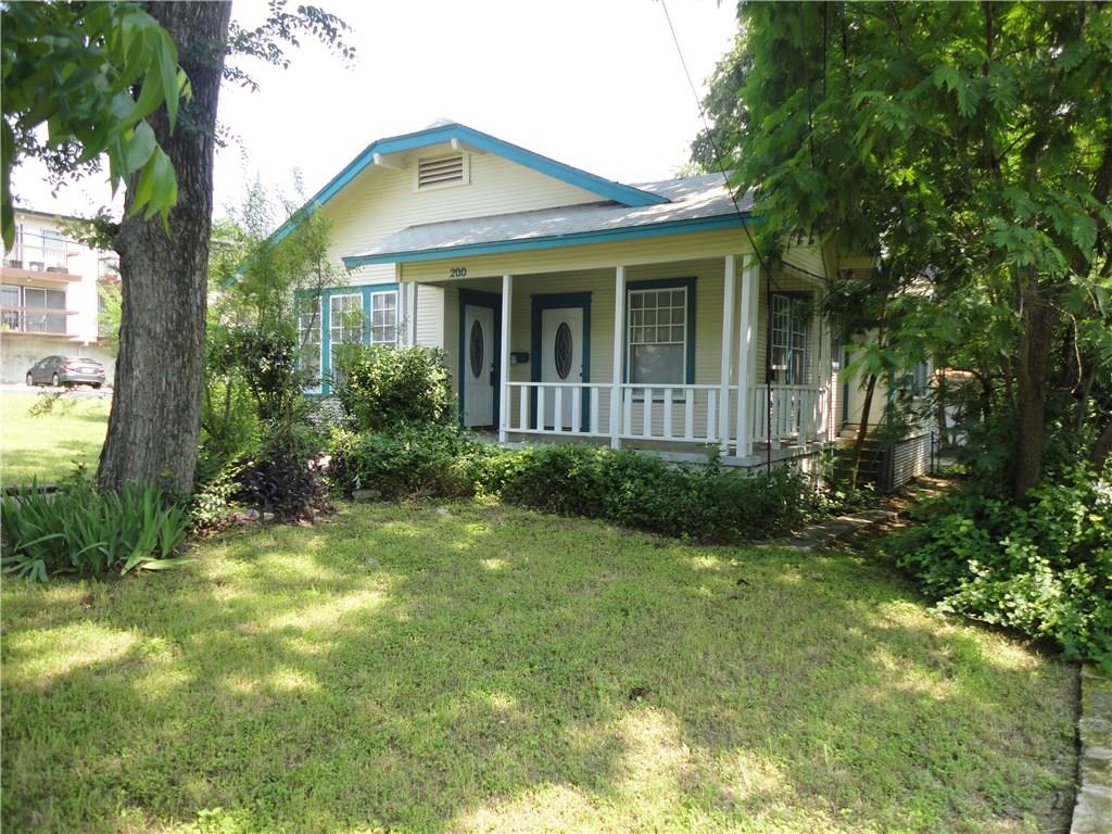 200 East 33rd Street Austin, TX 78705 - Photo 2 of 27 a view of a house with garden and porch