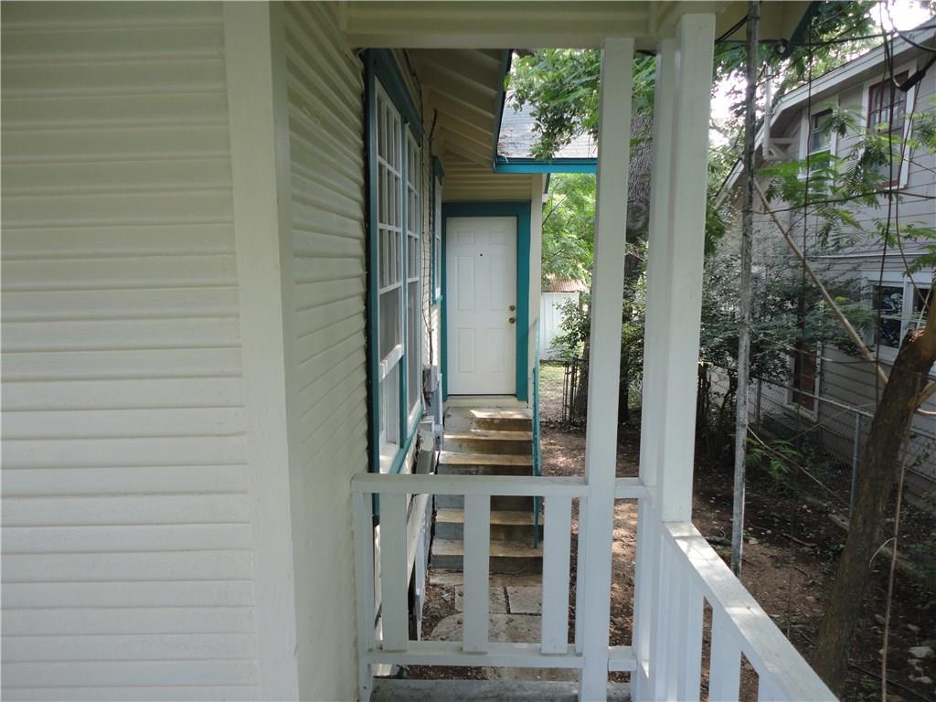 200 East 33rd Street Austin, TX 78705 - Photo 25 of 27 a view of balcony and patio