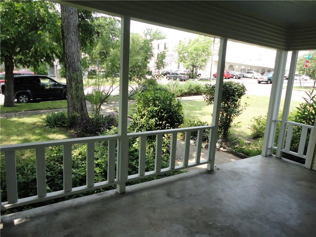 200 East 33rd Street Austin, TX 78705 - Photo 4 of 27 a view of a porch with furniture and yard