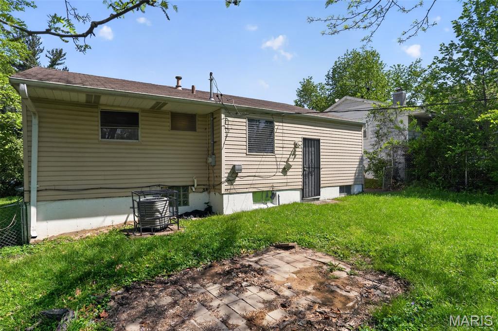 158 Monteith Circle St. Louis, MO 63137 - Photo 2 of 31