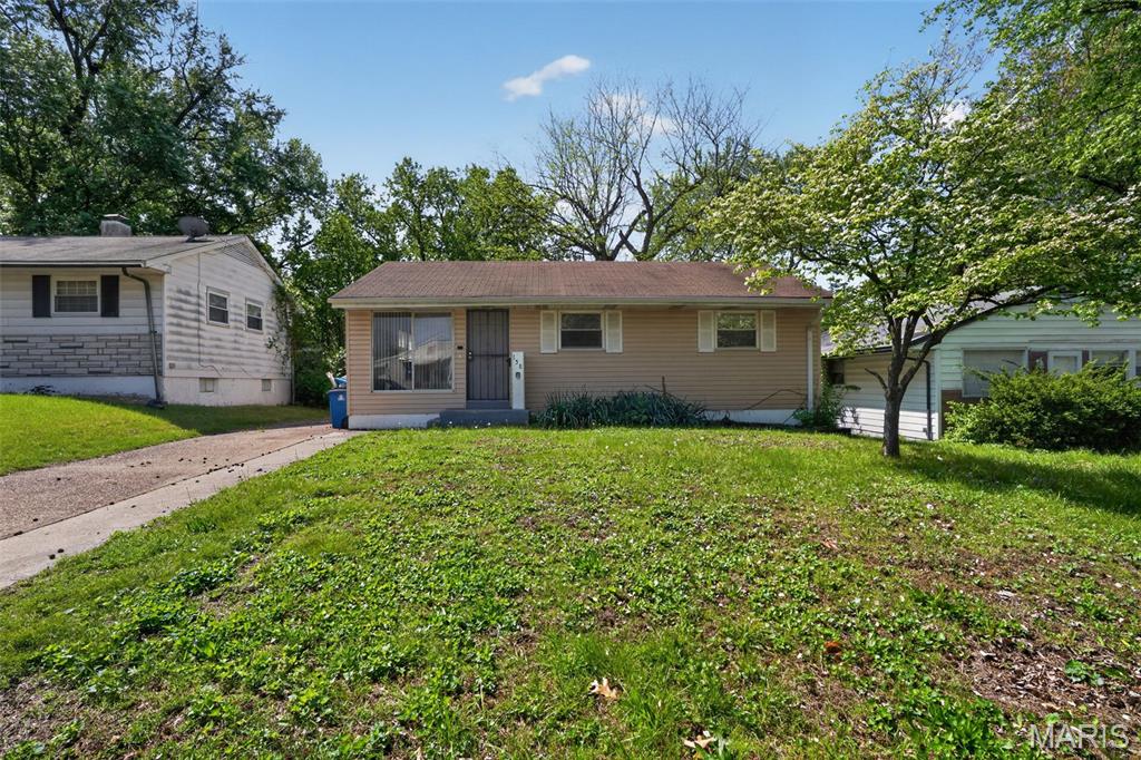 158 Monteith Circle St. Louis, MO 63137 - Photo 3 of 31