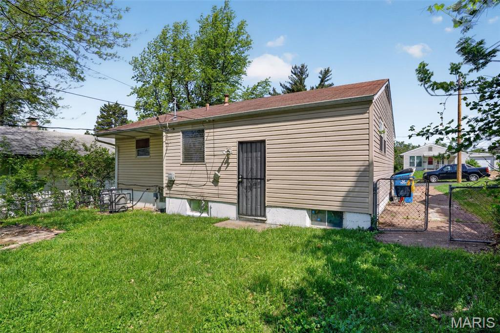 158 Monteith Circle St. Louis, MO 63137 - Photo 6 of 31