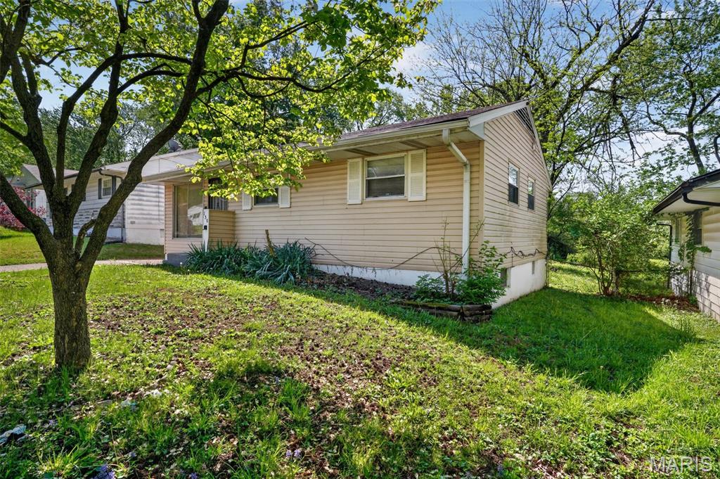 158 Monteith Circle St. Louis, MO 63137 - Photo 8 of 31