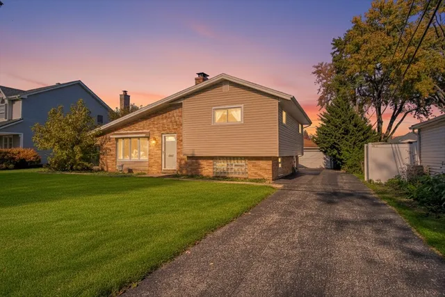 $450,000 | 251 West Armitage Avenue, Elmhurst, IL 60126